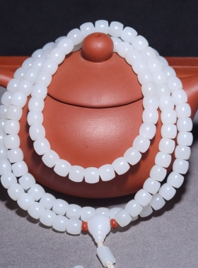 L031606 新疆的猫61.1克直径7-6mm脂粉浓郁羊脂白玉直切108长链