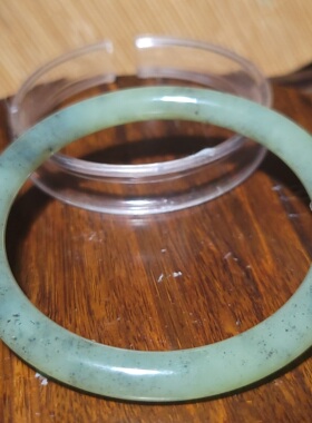 YQ031105新疆的猫24克内径56mm若羌色感舒雅微若羌青黄口点墨手镯