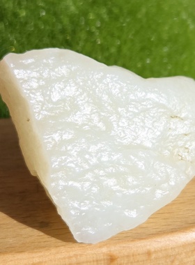 W011604新疆的猫47.05克浓白近羊脂顶细顶油白玉戈壁小把件玩料