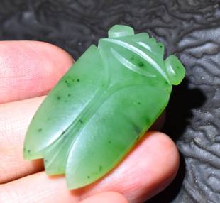 新疆的猫JJ010601 14.8克特别细腻乌兰海碧玉一鸣惊人挂坠