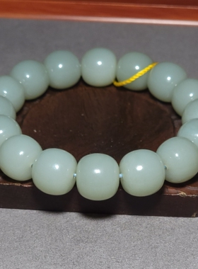 L011502 新疆的猫69.8克油份极高且末蓝调青白玉老型珠手链和田玉