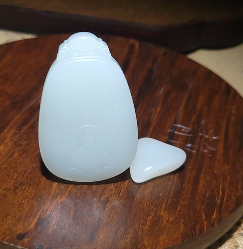 新疆的猫YQ112507 34.4克脂粉浓郁肉质细腻的且末白玉观音雕件