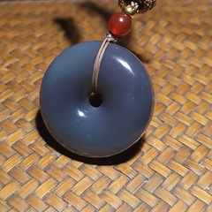 新疆的猫YQ111208 19.9克肉质细腻色调纯正的青海烟紫色平安扣