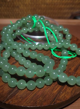 新疆的猫YQ082507 83克，直径8mm色调鲜嫩冰润湖水绿色圆珠挂链