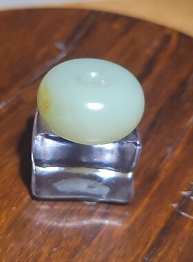 新疆的猫YQ110305 12.4克挂黄皮细腻温润的高青白籽料平安扣