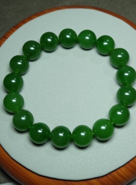 Z020602 新疆的猫45.克，R12油亮细润净美翠艳阳绿色碧玉手串