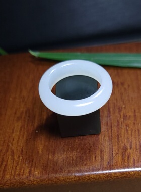 Z031402 新疆的猫3.6克R18顶细特润高脂份洁白三高羊脂白玉戒指