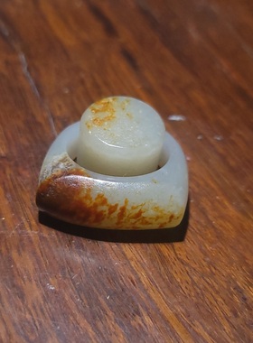 YQ122810  9克+9克，内径20mm油皮籽料高青白玉戒指+芯  新疆的猫