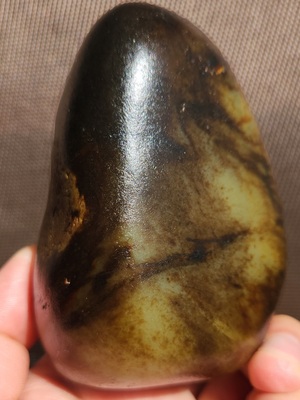 新疆的猫G102504 615.8克，顶细顶熟满褐皮高青白玉籽