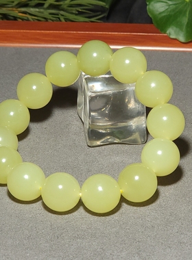 L122903 74.0克，直径15mm色调油亮颜色纯正的若羌黄口玉圆珠手链