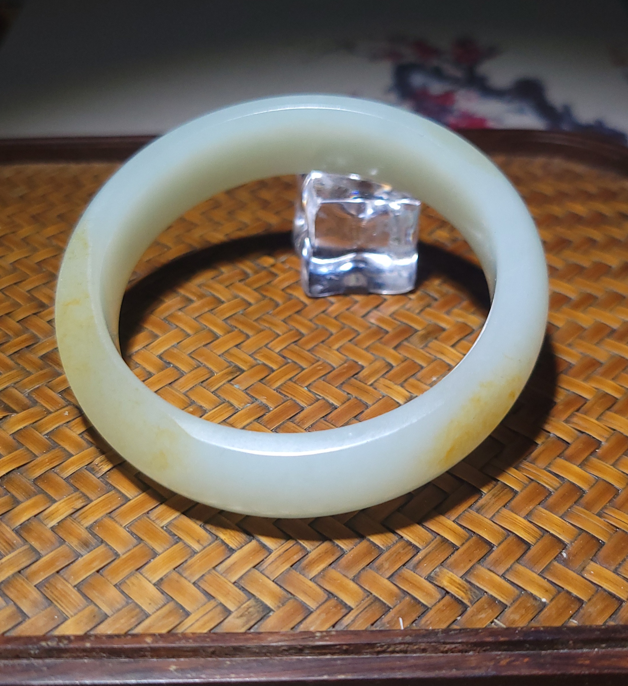 新疆的猫YQ25052902 内径55mm带艳黄皮白玉籽料镯子+镯芯