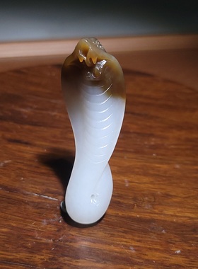 新疆的猫YQ090606 11.5克，不错的且末糖白玉生肖眼镜蛇雕件