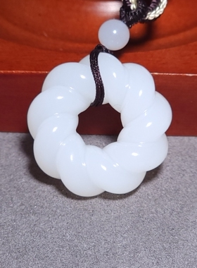 新疆的猫L110305 14.7克高脂份玉质温润的黑皮俄料羊脂玉轮回挂坠