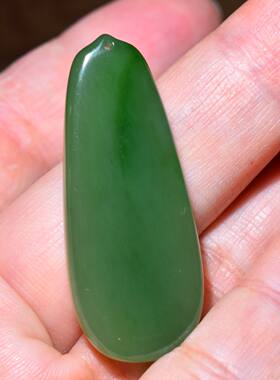 JJ031401新疆的猫8.7克肉质细腻鲜嫩的老坑白加绿碧玉平安牌