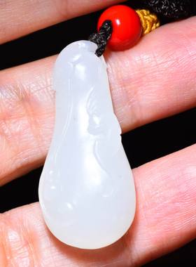 新疆的猫JJ111504  8.9克，特熟特细羊脂白玉籽料福禄挂件