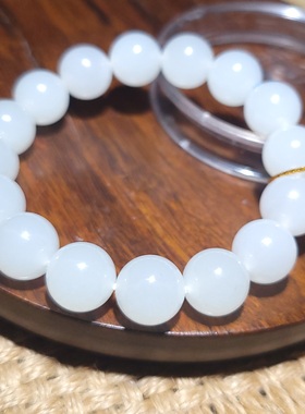 YQ122102  42.7克，12mm冰润感十足羊脂白玉圆珠手串，新疆的猫