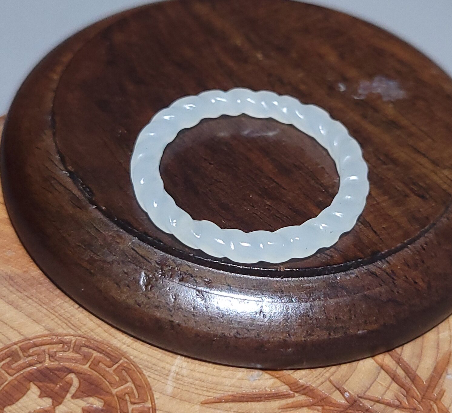 YQ121203 1.5克内径22mm宝光感强油糯青海羊脂白麻花戒指(玉环）