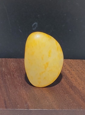 C011502新疆的猫美艳老熟5.6克满金黄皮水滴形和田玉暖黄白玉籽