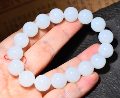 JJ021004新疆的猫47.9克12mm脂粉浓郁肉质细腻羊脂白玉圆珠手链