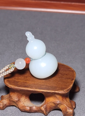 新疆的猫L120401 8.9克高细润度极高的青海野牛沟羊脂玉葫芦挂坠