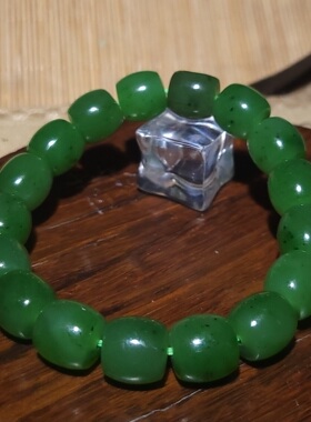 YQ030204 新疆的猫54.2克色泽质感冰润俄料阳绿色碧玉老型珠手链