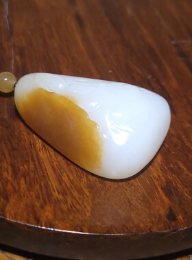 YQ031524  30.8克，和田玉且末糖羊脂白玉观音挂件  新疆的猫