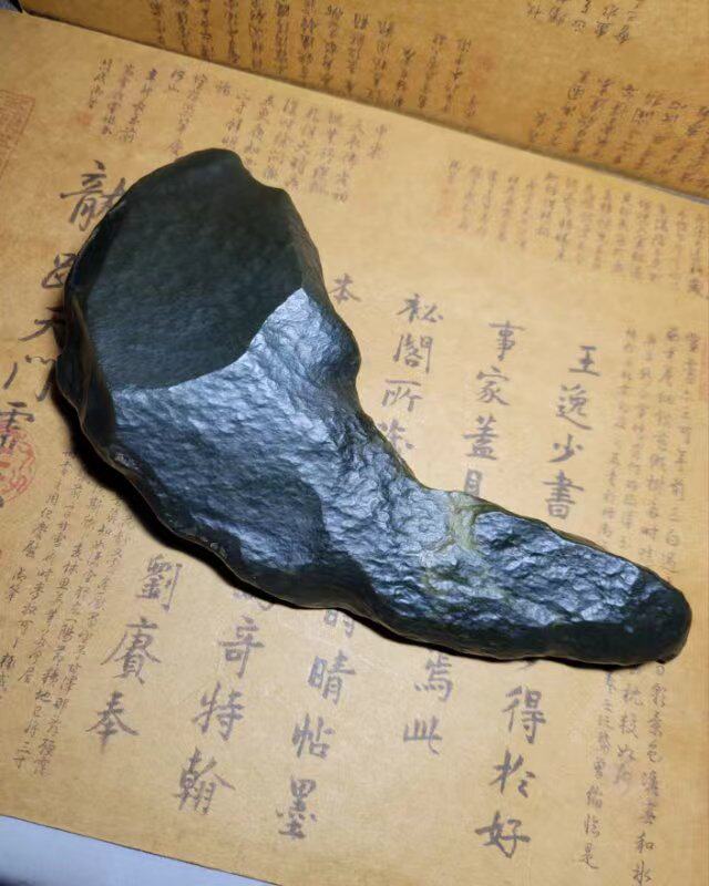 3克,顶细胶腻钢板音策勒黑青戈壁玉玩料