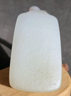 新疆的猫W122402 51克，品相完好胶油感突出且末白玉仿古平安牌