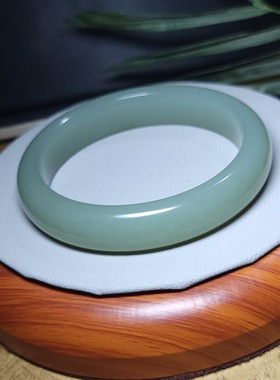 Z122502 59.0克，R59细润古风韵味新疆且末老料糖皮青白玉手镯