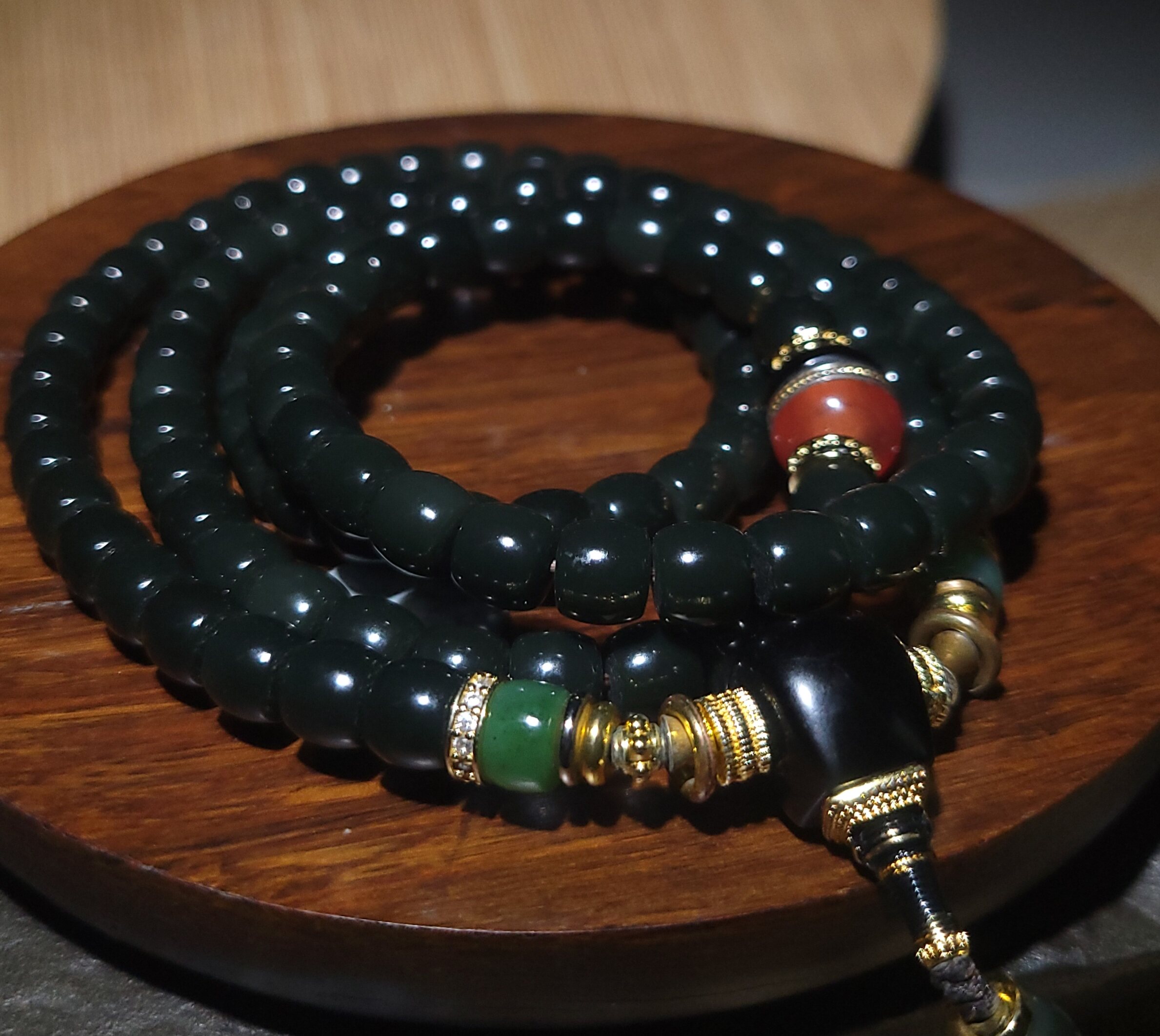 YQ030506新疆的猫117.2克搭配漂亮若羌黑青细料老型珠108多重手串