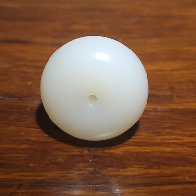 YQ040204 新疆的猫14.1克胖胖圆圆的浅蜂蜜糖色老坑俄糖玉平安扣