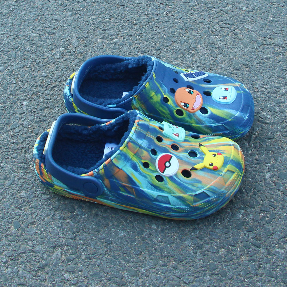 捡漏~大牌卡通洞洞鞋加绒保暖舒适外贸原单童鞋室内拖鞋包头鞋