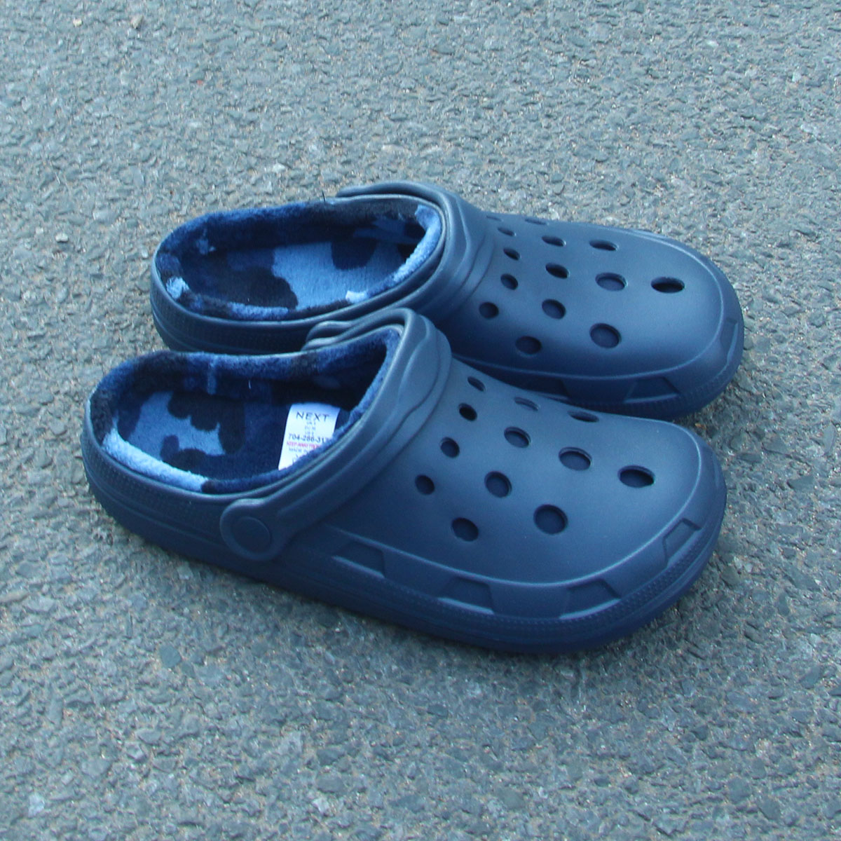 捡漏~大牌洞洞鞋加绒保暖舒适外贸原单童鞋室内拖鞋包头鞋