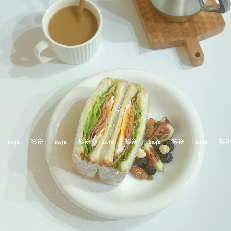 深盘ins奶白色复古翻边早餐面包