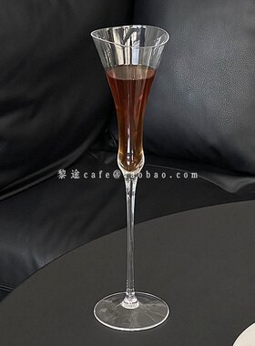 高颜值女生微醺酒杯精致小高脚杯