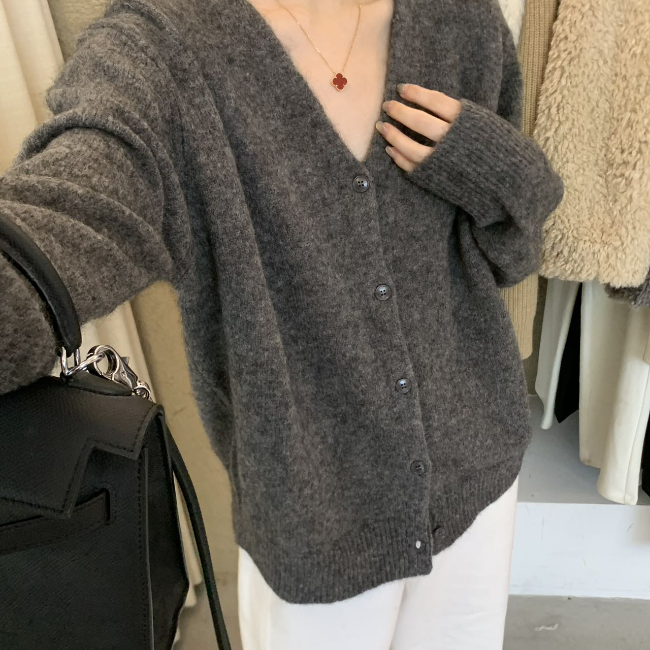 BLUEPOPS-后背纽扣设计v领毛衣针织开衫