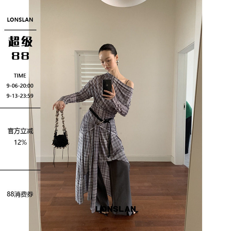 LONSLAN 2025S春夏新款 小众设计不规则绑带斜肩格纹拼色连衣裙女图片