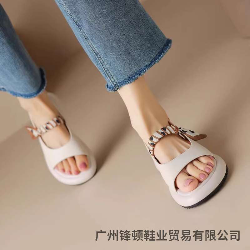 厚底一字带绝美凉鞋女款2025夏季新款软底平底防滑沙滩女士罗马鞋