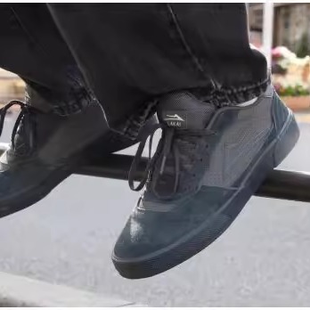 2025新款翻毛皮男女滑板耐磨鞋