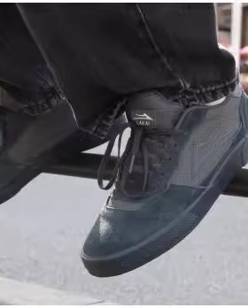 2025新款DC鞋sk8专业滑板鞋CAMBRIDGE翻毛皮减震舒适耐磨BMX男鞋