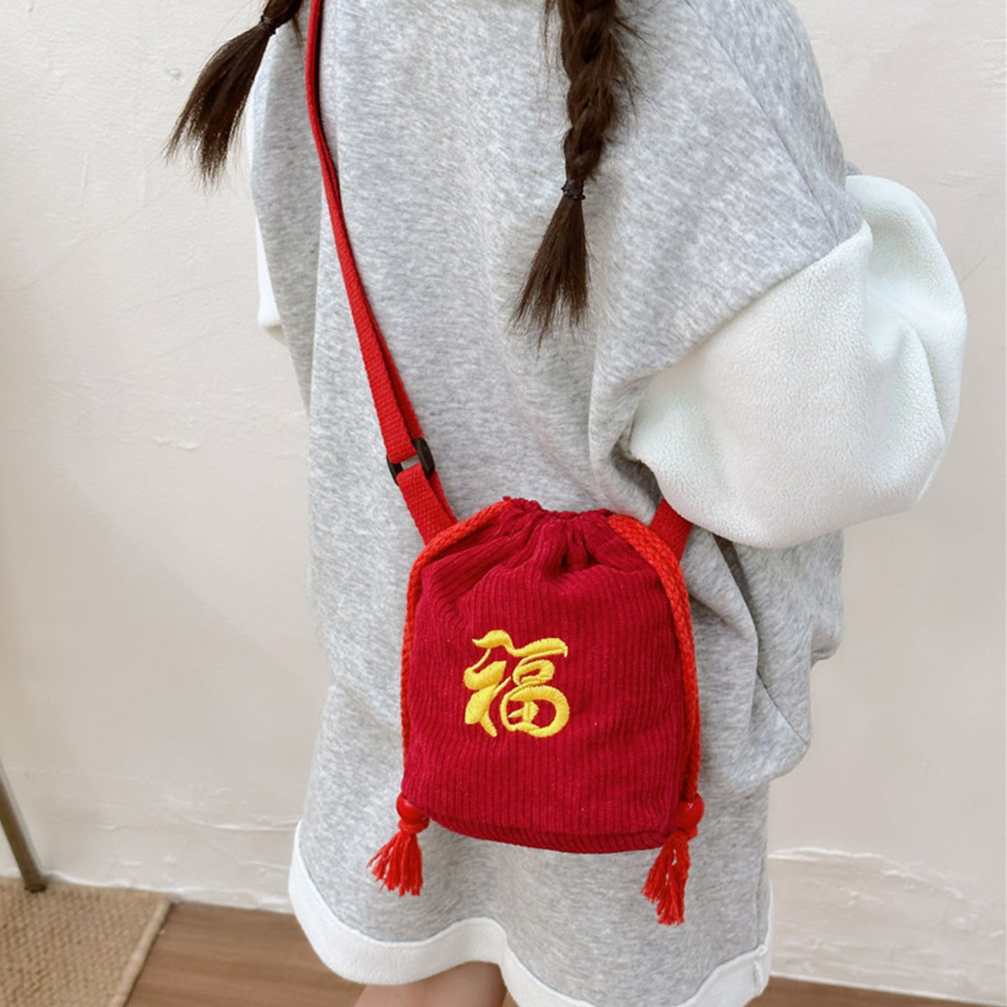 2026过年红色喜庆福字包儿童斜挎包宝宝新年压岁钱红包幼儿园礼品