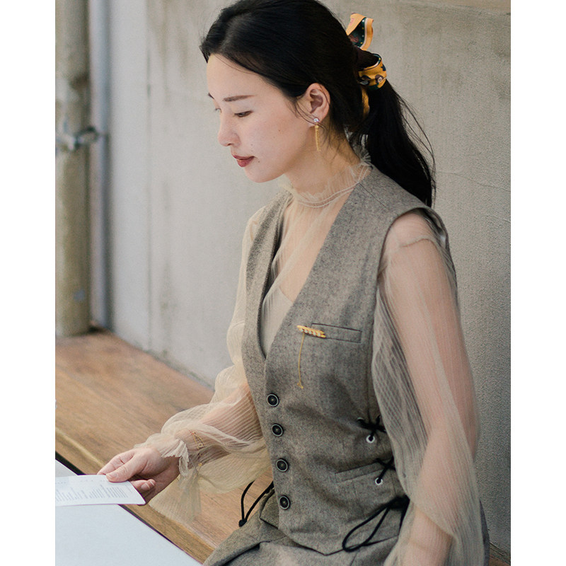 apipedream 浅咖羊毛系带马甲可单穿可内搭我的天才女友系列