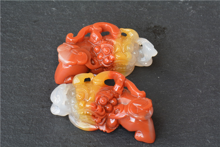 天然玉石黄龙玉霸王貔貅吊坠挂件一对情侣款手工雕刻带证书新款