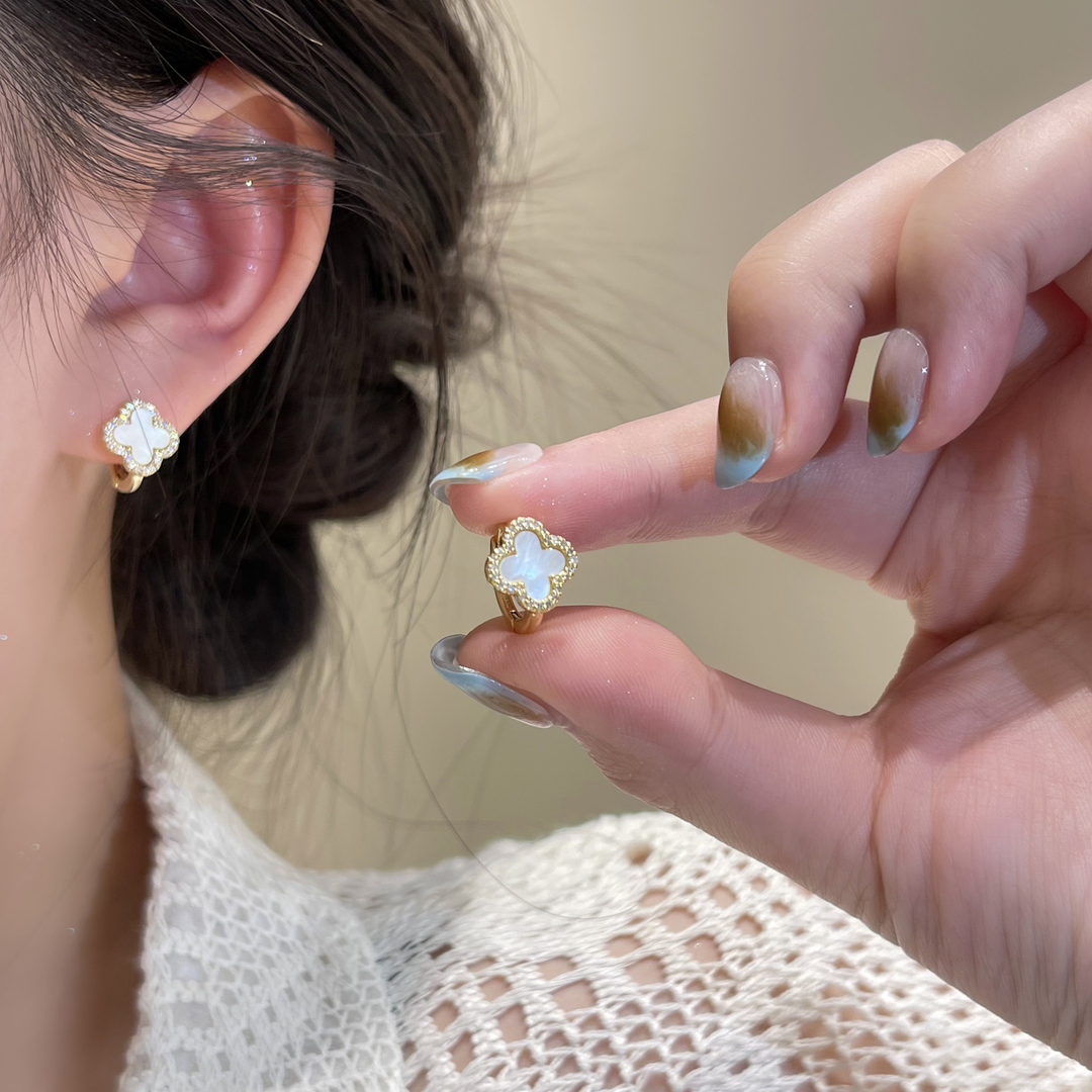 925银针耳饰 D874白色四叶草耳扣小众轻奢高级