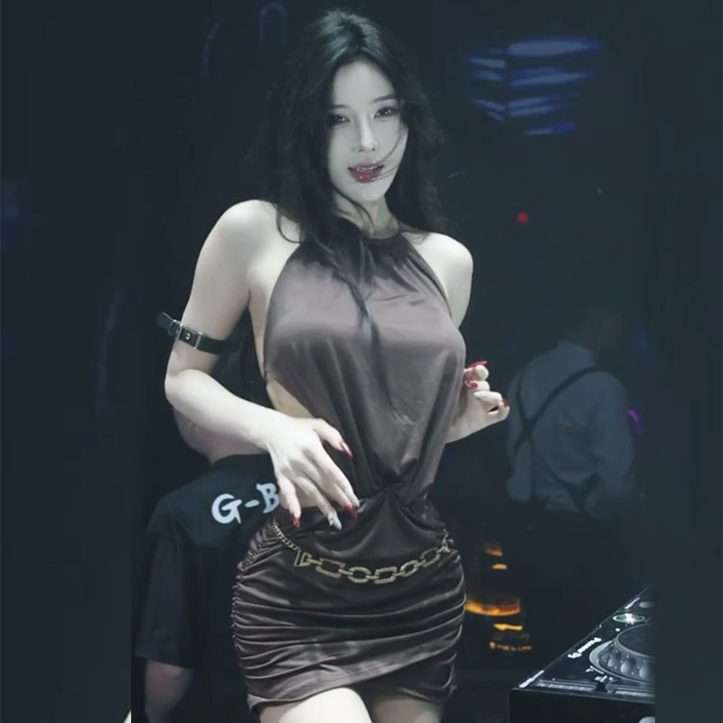 夜店舞蹈DJ辣妹甜酷性感挂脖连衣裙女包臀短裙高级感露背修身裙女