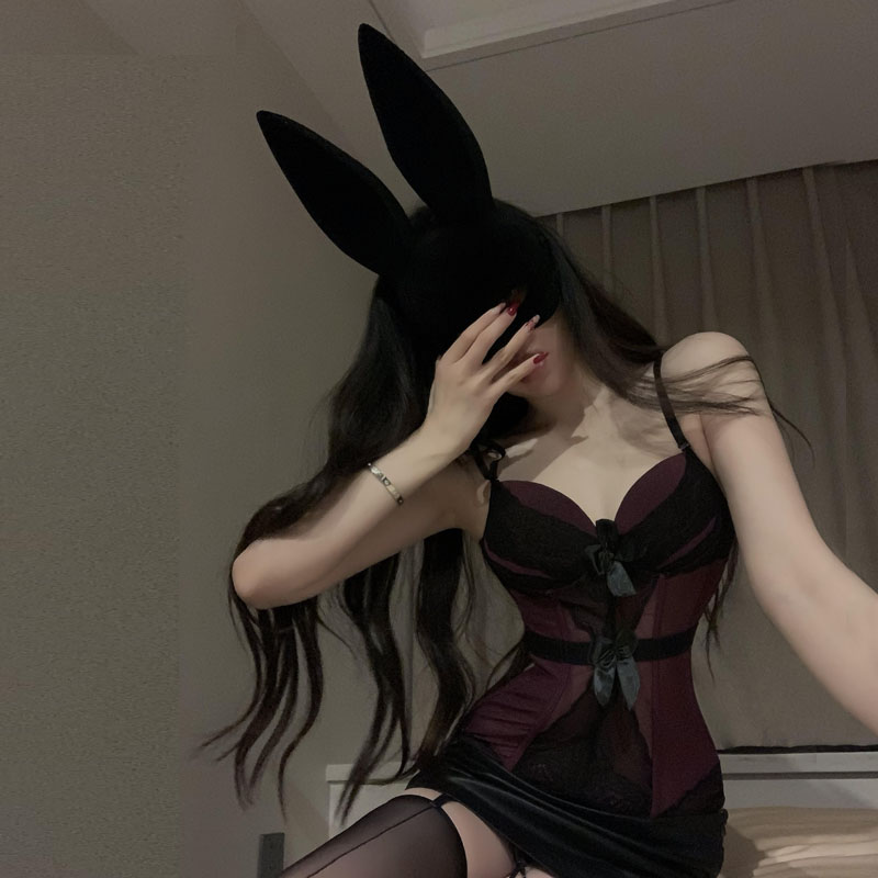 红色兔女郎面罩兔耳朵凹造型ins
