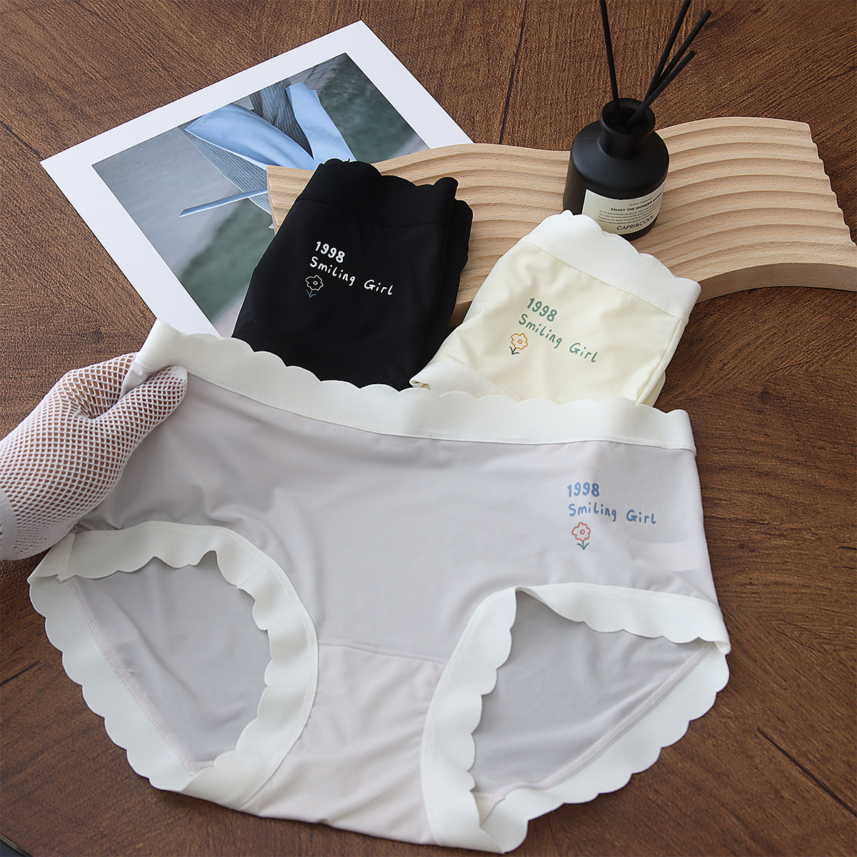 内裤无痕抗菌舒适轻薄