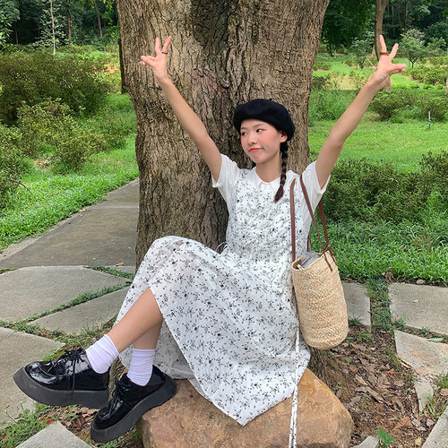 少女温柔背心裙碎花小清新