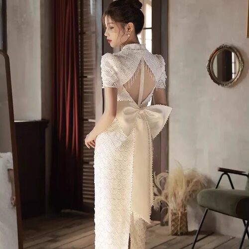 露背白色蕾丝蝴蝶结敬酒服
