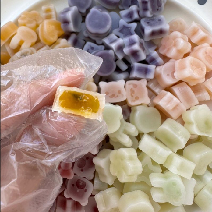 蜡网红爆款腊爆浆瓶夹心平蜡糖儿童糖果零 食皮批发